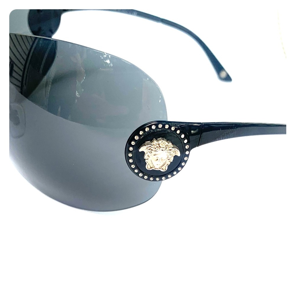 Woman’s Versace sunglasses mod 2113-b